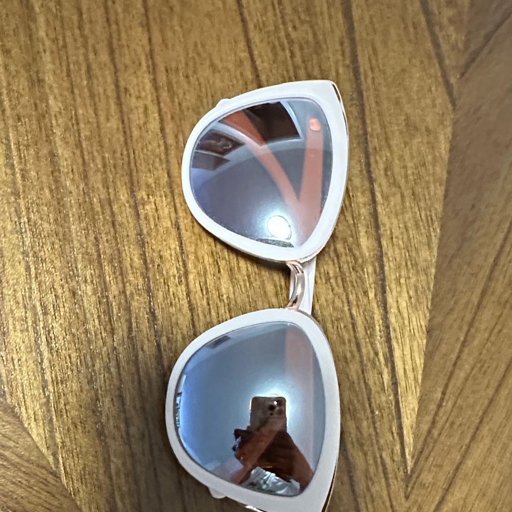 Francesca’s Pink and rose Frame Mirrored Lens Sunglasses